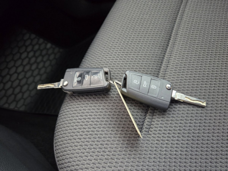 Photo 23 de l'offre de VOLKSWAGEN Golf (7) 1.0 TSI 115 BVM6 Confortline à 15990€ chez Carlyss automobiles Vitré