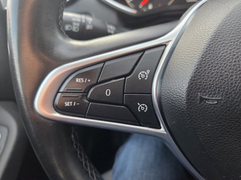 Photo 17 de l'offre de RENAULT Clio (5) Business Blue dCi 85 à 11290€ chez Carlyss automobiles Vitré