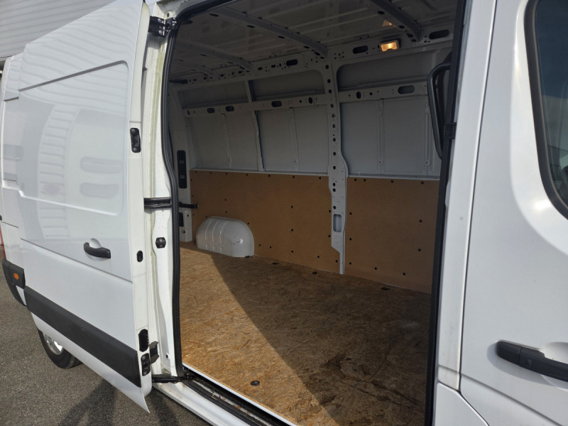 Photo 6 de l'offre de Renault Master (3) 22492 euros HT FG Tr CF F3500 L3H2 Blue dCi 150 à 26990€ chez Carlyss automobiles Vitré