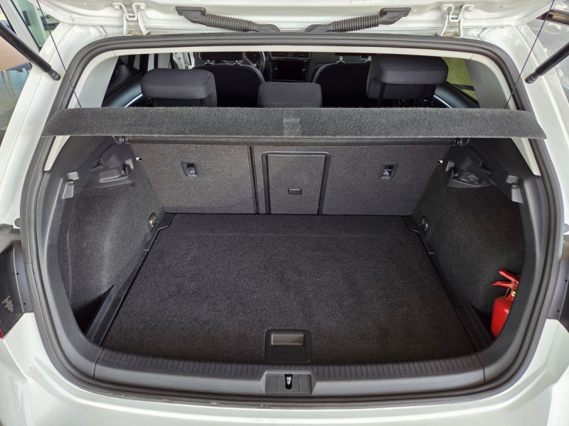 Photo 24 de l'offre de VOLKSWAGEN Golf (7) 1.0 TSI 115 BVM6 Confortline à 15990€ chez Carlyss automobiles Vitré