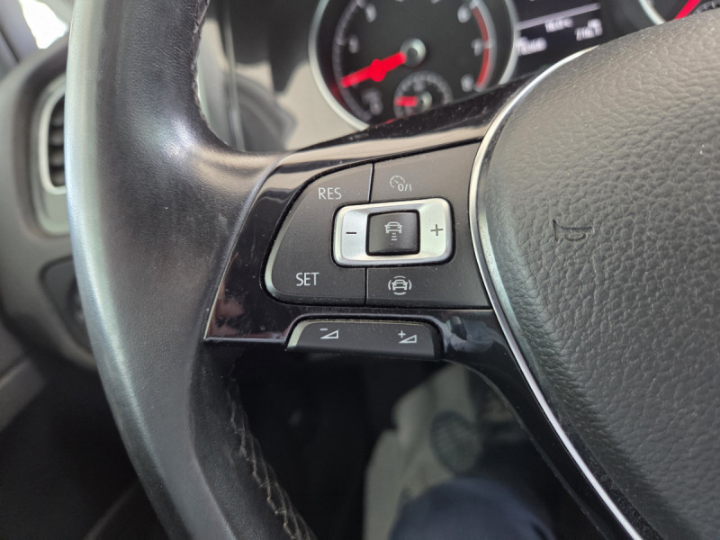 Photo 19 de l'offre de VOLKSWAGEN Golf (7) 1.0 TSI 115 BVM6 Confortline à 15990€ chez Carlyss automobiles Vitré