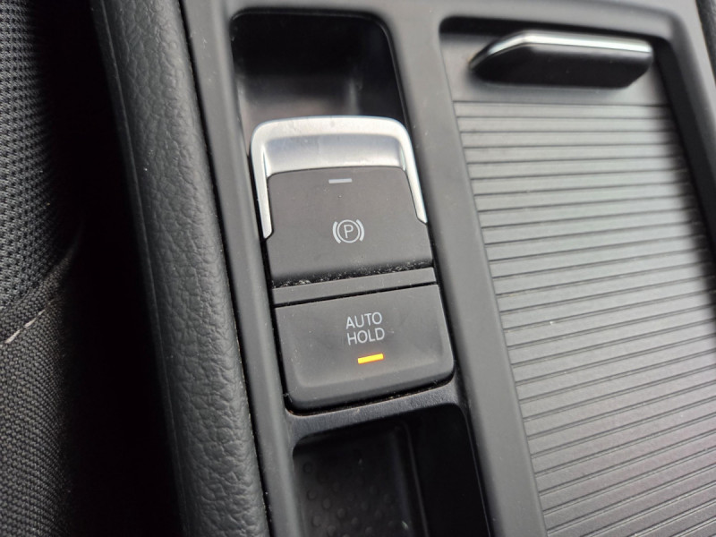 Photo 17 de l'offre de VOLKSWAGEN Golf (7) 1.0 TSI 115 BVM6 Confortline à 15990€ chez Carlyss automobiles Vitré