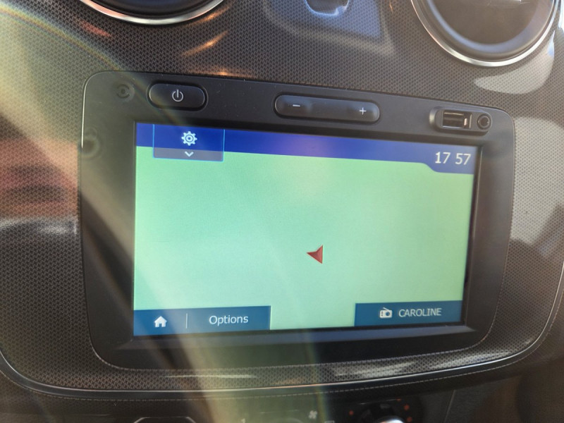 Photo 9 de l'offre de Dacia Sandero (2) Stepway Blue dCi 95 -20 à 13490€ chez Carlyss automobiles Vitré