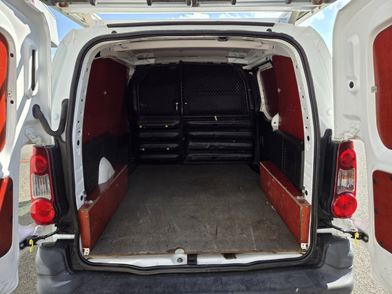 Photo 6 de l'offre de Peugeot Partner (2) 9158 euros HT BLUEHDI 75 STANDARD PREMIUM à 10990€ chez Carlyss automobiles Vitré