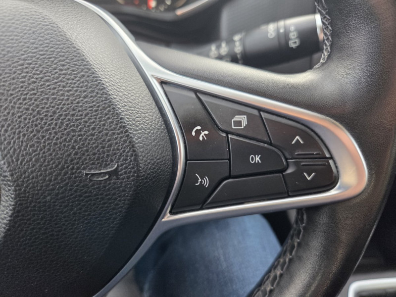 Photo 18 de l'offre de RENAULT Clio (5) Business Blue dCi 85 à 11290€ chez Carlyss automobiles Vitré