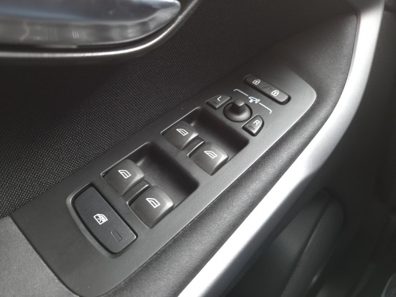 Photo 22 de l'offre de Volvo V40 (2) D2 AdBlue 120 Geartronic 6 Momentum à 17490€ chez Carlyss automobiles Vitré