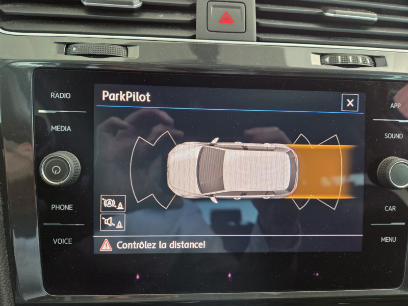 Photo 11 de l'offre de VOLKSWAGEN Golf (7) 1.0 TSI 115 BVM6 Confortline à 15990€ chez Carlyss automobiles Vitré