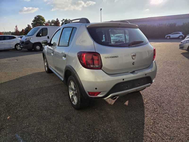 Photo 3 de l'offre de Dacia Sandero (2) Stepway Blue dCi 95 -20 à 13490€ chez Carlyss automobiles Vitré