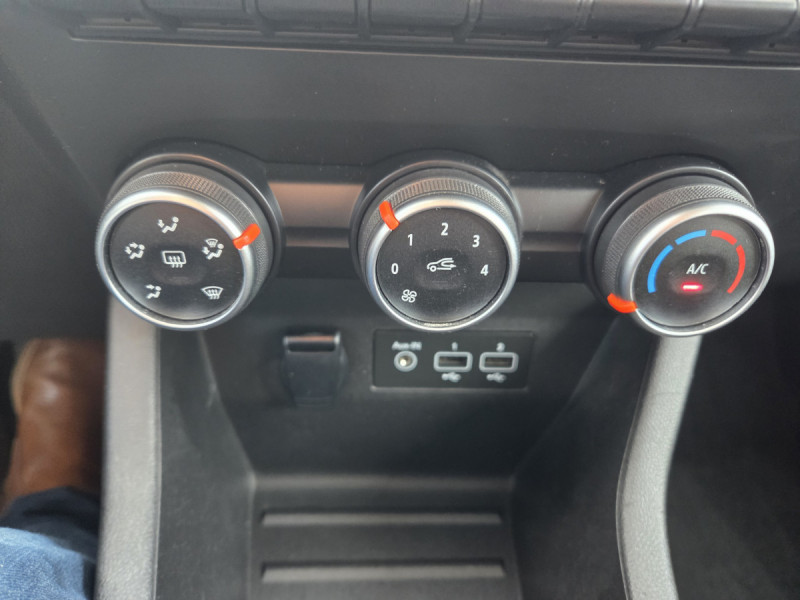 Photo 15 de l'offre de RENAULT Clio (5) Business Blue dCi 85 à 11290€ chez Carlyss automobiles Vitré