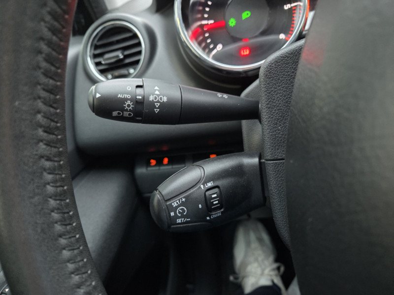 Photo 16 de l'offre de PEUGEOT 3008 1.6 BlueHDi 120 S&S EAT6 Active à 9790€ chez Carlyss automobiles Vitré