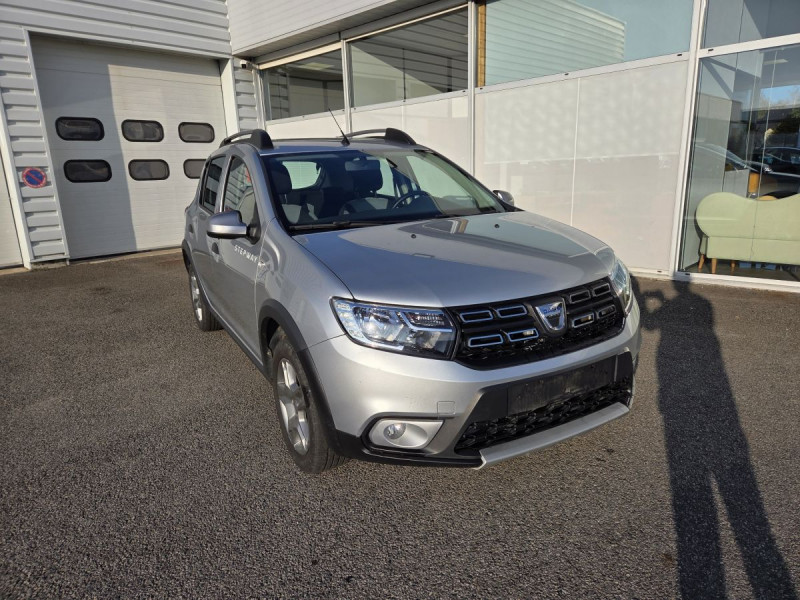 Photo 1 de l'offre de Dacia Sandero (2) Stepway Blue dCi 95 -20 à 13490€ chez Carlyss automobiles Vitré