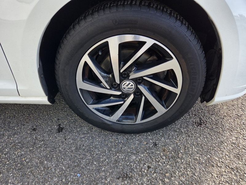 Photo 6 de l'offre de VOLKSWAGEN Golf (7) 1.5 TSI EVO 130 BVM6 Confortline à 17990€ chez Carlyss automobiles Vitré