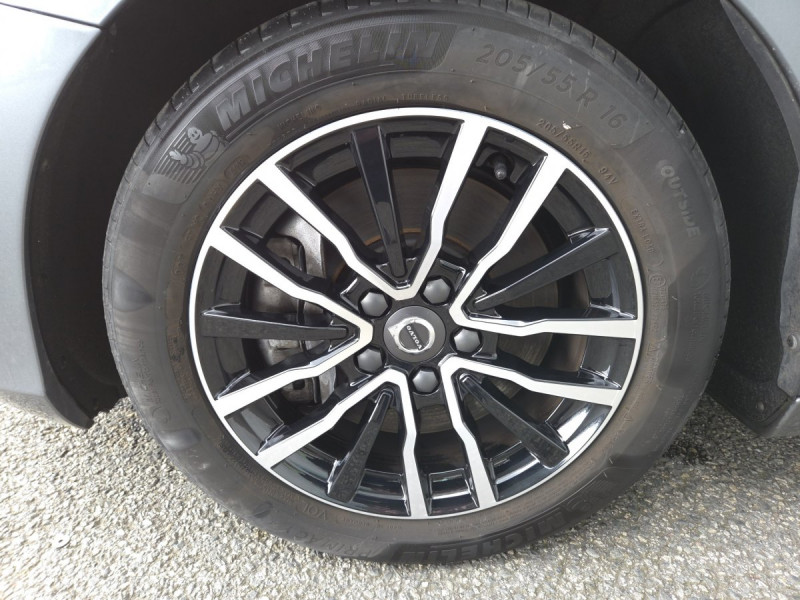 Photo 6 de l'offre de Volvo V40 (2) D2 AdBlue 120 Geartronic 6 Momentum à 17490€ chez Carlyss automobiles Vitré