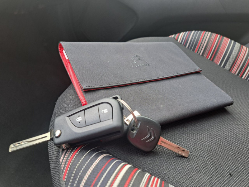 Photo 19 de l'offre de Citroën C1 (2) VTi 72 S&S BVM Feel à 9490€ chez Carlyss automobiles Vitré