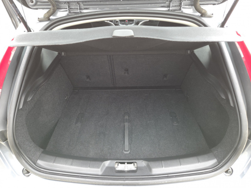 Photo 10 de l'offre de Volvo V40 (2) D2 AdBlue 120 Geartronic 6 Momentum à 17490€ chez Carlyss automobiles Vitré