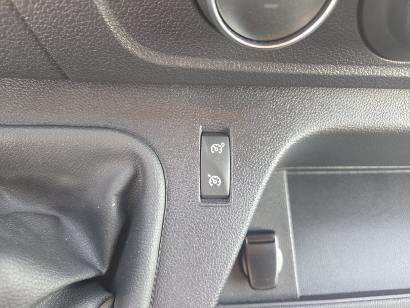 Photo 19 de l'offre de Renault Master (3) 22492 euros HT FG Tr CF F3500 L3H2 Blue dCi 150 à 26990€ chez Carlyss automobiles Vitré