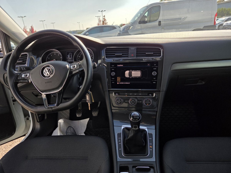 Photo 10 de l'offre de VOLKSWAGEN Golf (7) 1.0 TSI 115 BVM6 Confortline à 15990€ chez Carlyss automobiles Vitré