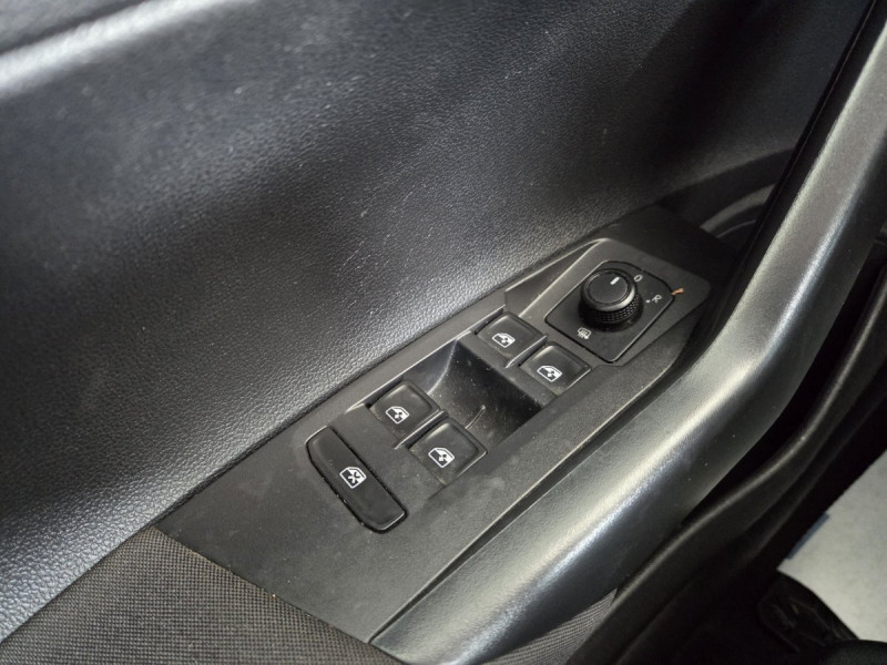 Photo 19 de l'offre de Volkswagen Polo (6) 1.0 TSI 95 Business à 12490€ chez Carlyss automobiles Vitré