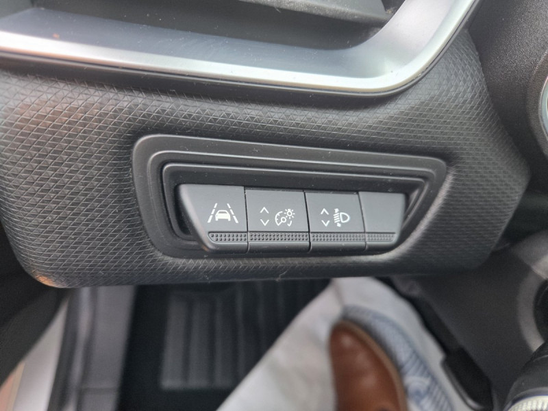 Photo 20 de l'offre de RENAULT Clio (5) Business Blue dCi 85 à 11290€ chez Carlyss automobiles Vitré