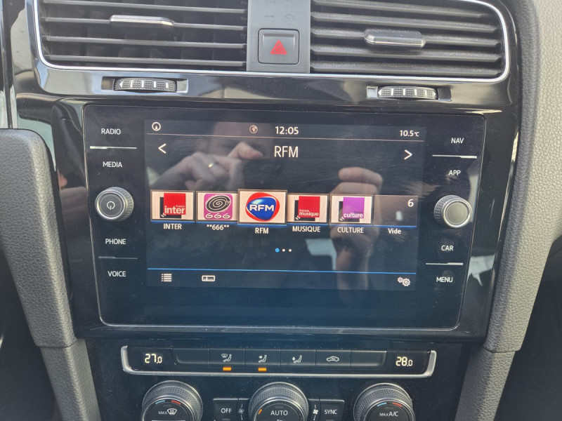 Photo 12 de l'offre de VOLKSWAGEN Golf (7) 1.5 TSI EVO 130 BVM6 Confortline à 17990€ chez Carlyss automobiles Vitré