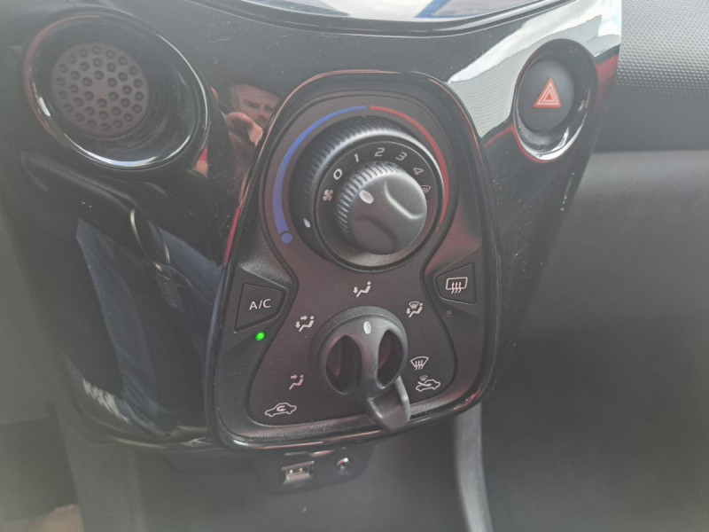 Photo 13 de l'offre de Citroën C1 (2) VTi 72 S&S BVM Feel à 9490€ chez Carlyss automobiles Vitré