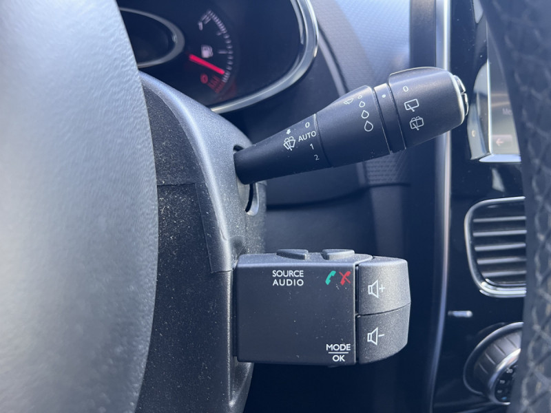 Photo 14 de l'offre de Renault Clio Estate (4) Business Energy dCi 75 à 9990€ chez Carlyss automobiles Vitré