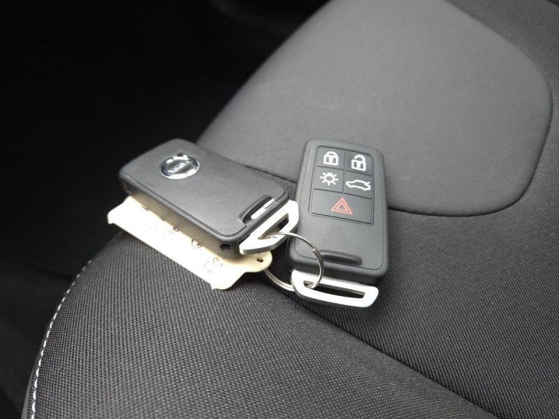 Photo 18 de l'offre de Volvo V40 (2) D2 AdBlue 120 Geartronic 6 Momentum à 17490€ chez Carlyss automobiles Vitré