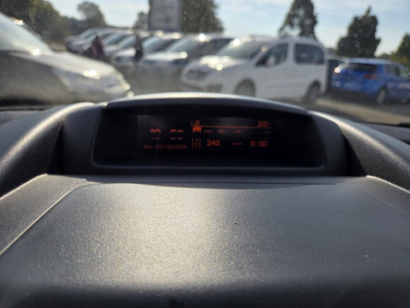 Photo 12 de l'offre de Citroën Berlingo Multispace (2) BlueHDi 100 S&S ETG6 Feel à 13990€ chez Carlyss automobiles Vitré