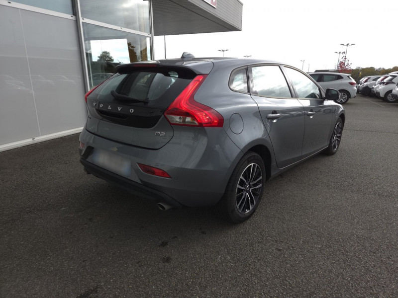 Photo 3 de l'offre de Volvo V40 (2) D2 AdBlue 120 Geartronic 6 Momentum à 17490€ chez Carlyss automobiles Vitré