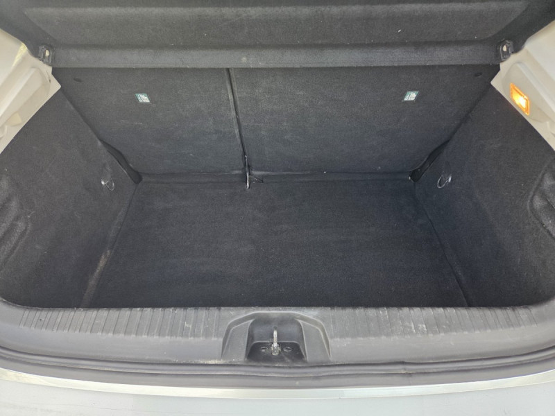 Photo 21 de l'offre de RENAULT Clio (5) Business Blue dCi 85 à 11290€ chez Carlyss automobiles Vitré