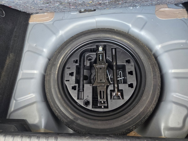 Photo 22 de l'offre de RENAULT Clio (5) Business Blue dCi 85 à 11290€ chez Carlyss automobiles Vitré