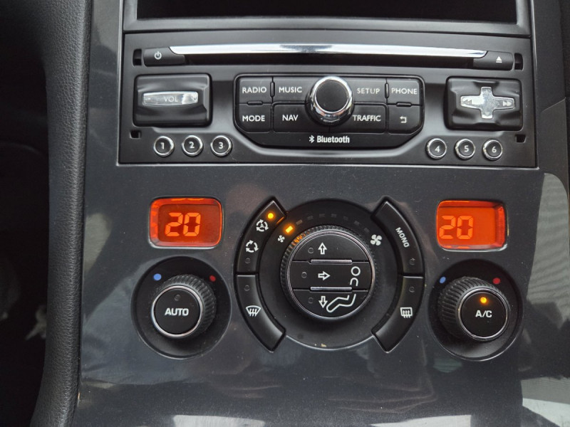 Photo 15 de l'offre de PEUGEOT 3008 1.6 BlueHDi 120 S&S EAT6 Active à 9790€ chez Carlyss automobiles Vitré