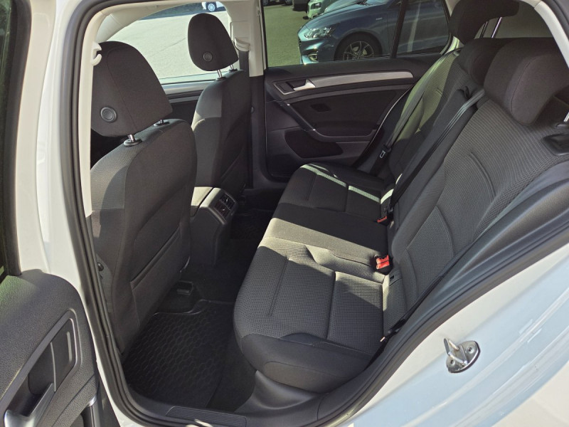 Photo 9 de l'offre de VOLKSWAGEN Golf (7) 1.0 TSI 115 BVM6 Confortline à 15990€ chez Carlyss automobiles Vitré