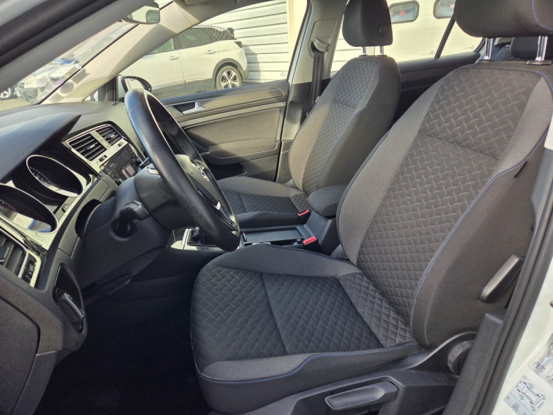 Photo 8 de l'offre de VOLKSWAGEN Golf (7) 1.5 TSI EVO 130 BVM6 Confortline à 17990€ chez Carlyss automobiles Vitré