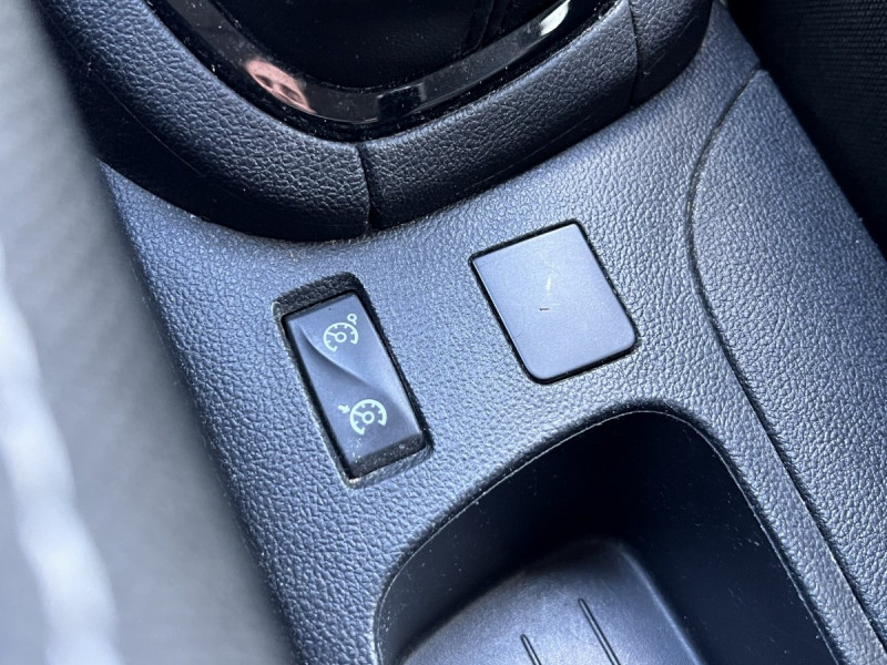 Photo 16 de l'offre de Renault Clio Estate (4) Business Energy dCi 75 à 9990€ chez Carlyss automobiles Vitré