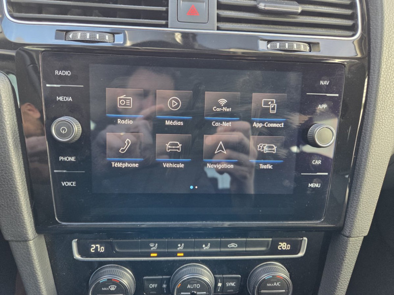 Photo 17 de l'offre de VOLKSWAGEN Golf (7) 1.5 TSI EVO 130 BVM6 Confortline à 17990€ chez Carlyss automobiles Vitré