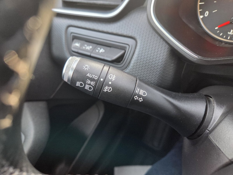 Photo 19 de l'offre de RENAULT Clio (5) Business Blue dCi 85 à 11290€ chez Carlyss automobiles Vitré