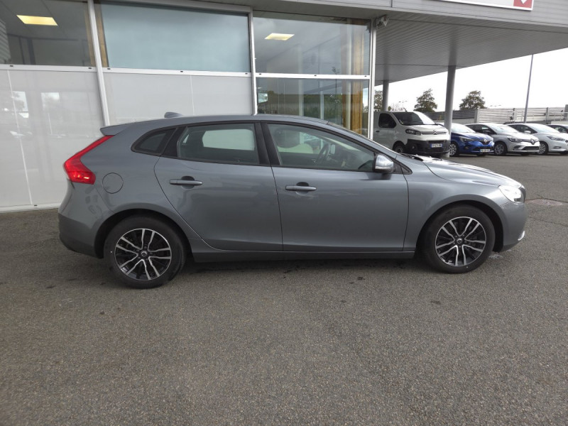Photo 2 de l'offre de Volvo V40 (2) D2 AdBlue 120 Geartronic 6 Momentum à 17490€ chez Carlyss automobiles Vitré