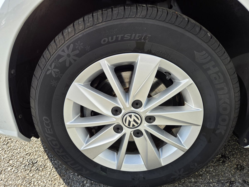 Photo 8 de l'offre de VOLKSWAGEN Golf (7) 1.0 TSI 115 BVM6 Confortline à 15990€ chez Carlyss automobiles Vitré