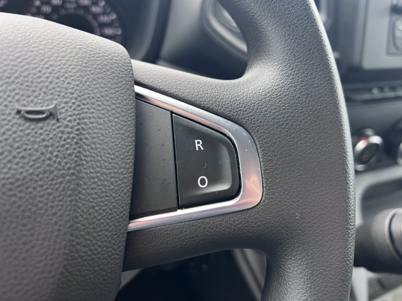 Photo 11 de l'offre de Renault Master (3) FG Tr CF F3300 L2H2 Blue dCi 150 à 24490€ chez Carlyss automobiles Vitré