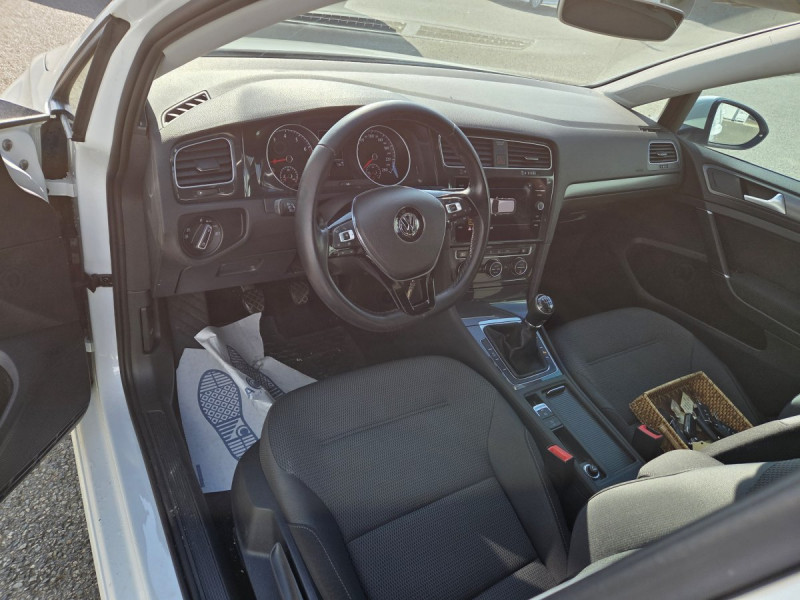 Photo 7 de l'offre de VOLKSWAGEN Golf (7) 1.0 TSI 115 BVM6 Confortline à 15990€ chez Carlyss automobiles Vitré