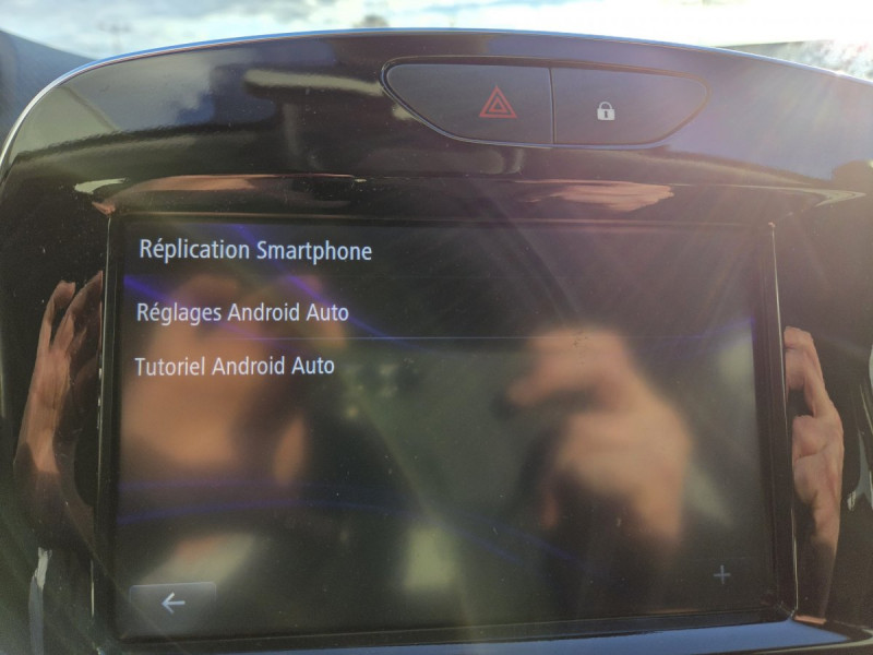 Photo 13 de l'offre de RENAULT Clio (4) Limited dCi 90 - 18 à 10790€ chez Carlyss automobiles Vitré