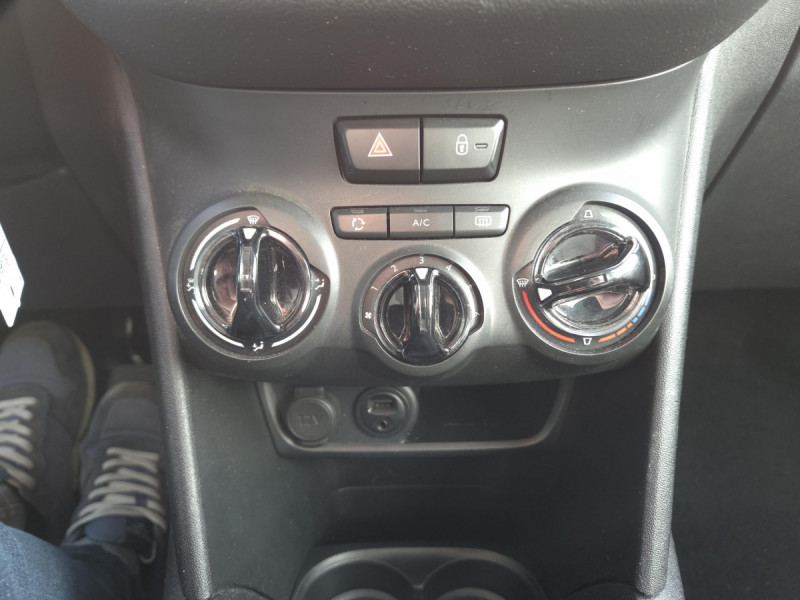 Photo 13 de l'offre de PEUGEOT 208 1.6 BlueHDi 100 S&S Active à 8490€ chez Carlyss automobiles Vitré