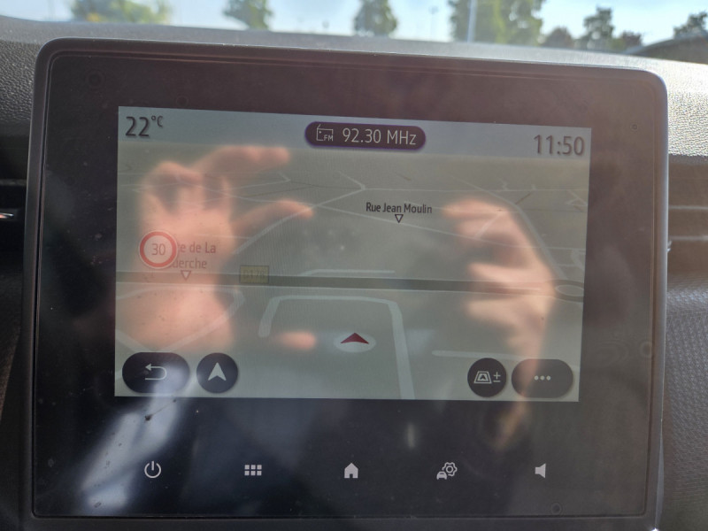 Photo 8 de l'offre de RENAULT Clio (5) Intens Blue dCi 115 à 13990€ chez Carlyss automobiles Vitré