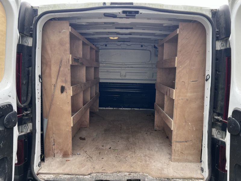 Photo 14 de l'offre de Renault Trafic (3) 18325 euros HT FG GCF L1H1 1200 Energy dCi 145 EDC à 21990€ chez Carlyss automobiles Vitré