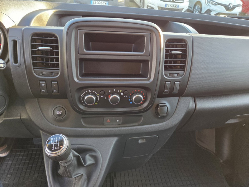 Photo 17 de l'offre de Renault Trafic (3) 15408 euros HT NV FG CF L1H1 1200 Energy dCi 145 à 18490€ chez Carlyss automobiles Vitré