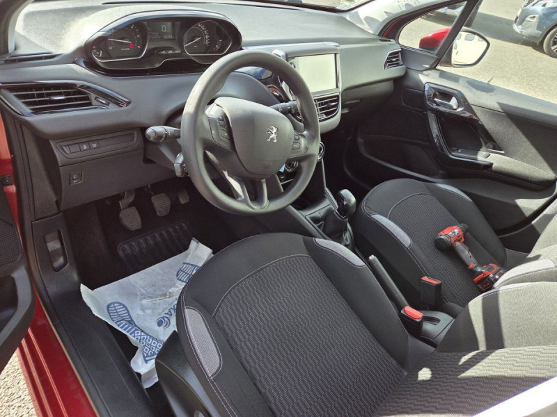 Photo 6 de l'offre de PEUGEOT 208 1.6 BlueHDi 100 S&S Active à 8490€ chez Carlyss automobiles Vitré