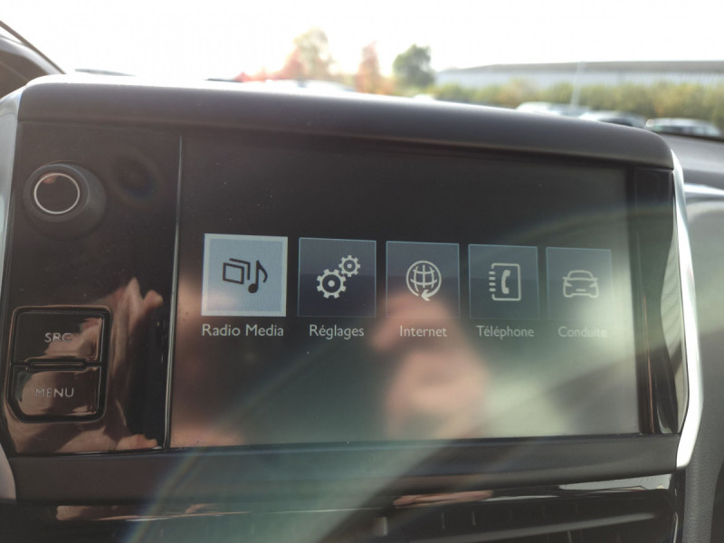 Photo 11 de l'offre de PEUGEOT 208 1.6 BlueHDi 100 S&S Active à 8490€ chez Carlyss automobiles Vitré