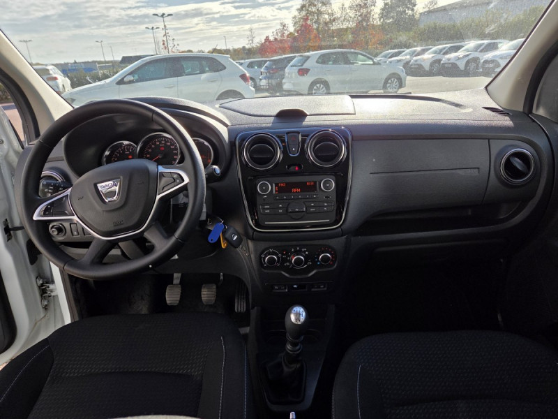 Photo 8 de l'offre de Dacia Lodgy 7 Places Essentiel Blue dCi 115 E6U à 15490€ chez Carlyss automobiles Vitré