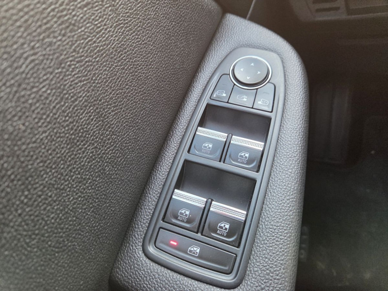 Photo 21 de l'offre de RENAULT Clio (5) Intens TCe 100 - 20 à 12690€ chez Carlyss automobiles Vitré